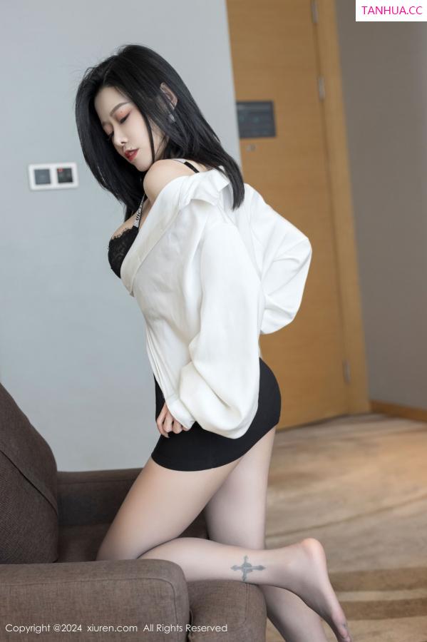 李凯诗 luvian本能 [XiuRen]高清写真图 2024.10.23 No.9329 luvian本能 黑丝美腿第18张图片